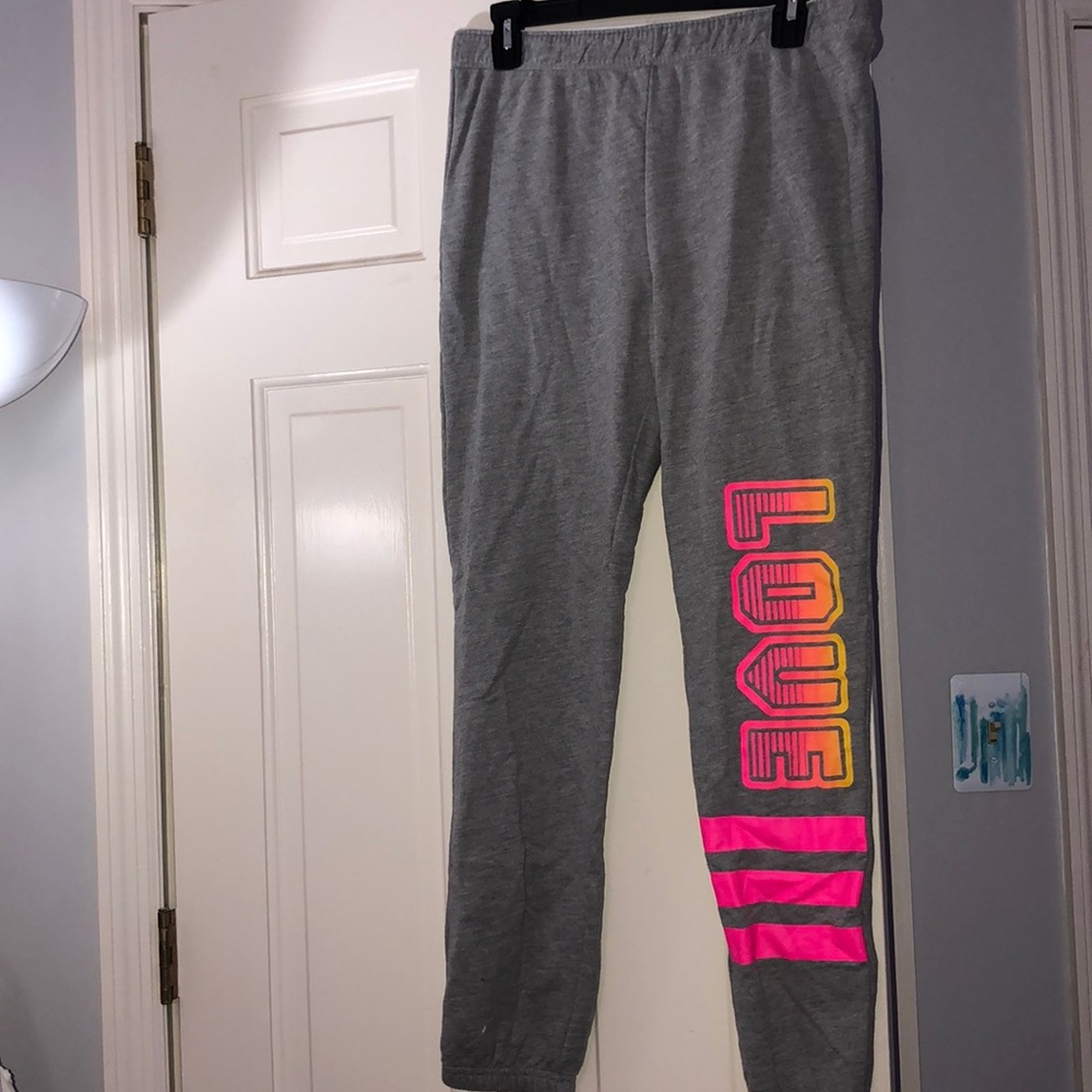 gray sweatpants